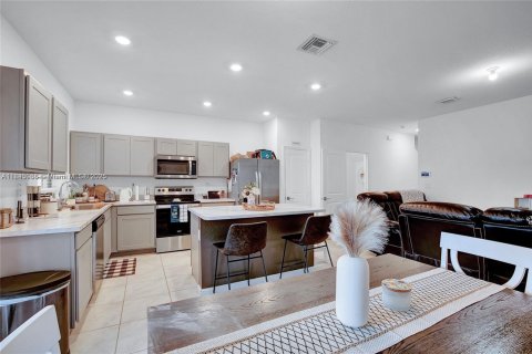 House in Florida City, Florida 3 bedrooms, 136.19 sq.m. № 1871646 - photo 8