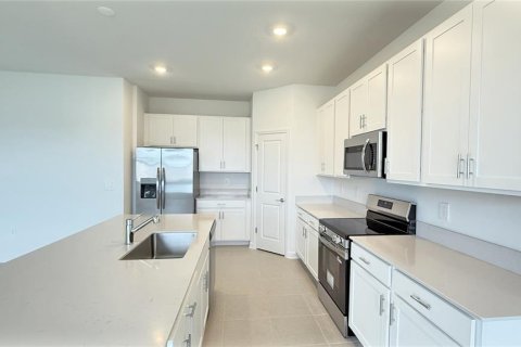 House in Davenport, Florida 4 bedrooms, 216.83 sq.m. № 1837048 - photo 9