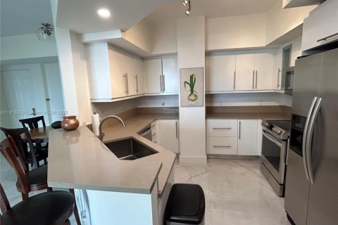 Снять в аренду кондоминиум в Корал-Гейблс, Флорида 2 спальни, 94.76м2, № 1968799 - фото 8