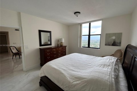 Снять в аренду кондоминиум в Корал-Гейблс, Флорида 2 спальни, 94.76м2, № 1968799 - фото 10