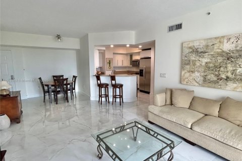 Снять в аренду кондоминиум в Корал-Гейблс, Флорида 2 спальни, 94.76м2, № 1968799 - фото 2