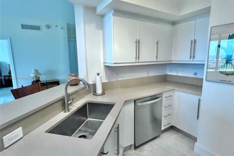 Снять в аренду кондоминиум в Корал-Гейблс, Флорида 2 спальни, 94.76м2, № 1968799 - фото 6