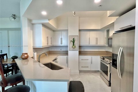 Снять в аренду кондоминиум в Корал-Гейблс, Флорида 2 спальни, 94.76м2, № 1968799 - фото 5