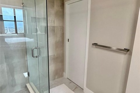 Снять в аренду кондоминиум в Корал-Гейблс, Флорида 2 спальни, 94.76м2, № 1968799 - фото 12