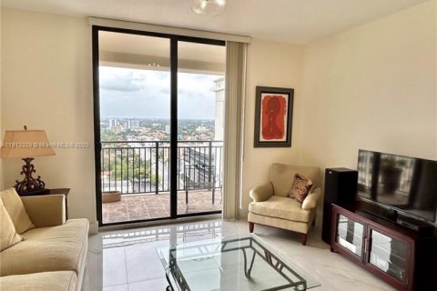 Снять в аренду кондоминиум в Корал-Гейблс, Флорида 2 спальни, 94.76м2, № 1968799 - фото 3