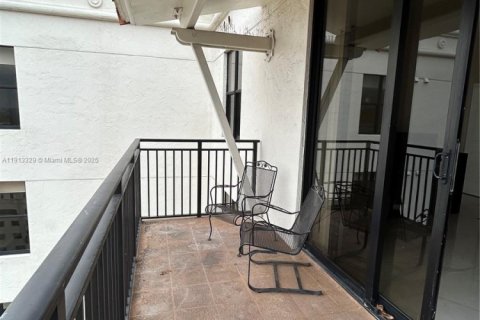 Снять в аренду кондоминиум в Корал-Гейблс, Флорида 2 спальни, 94.76м2, № 1968799 - фото 19