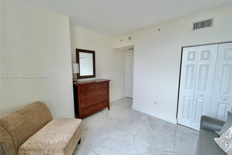 Снять в аренду кондоминиум в Корал-Гейблс, Флорида 2 спальни, 94.76м2, № 1968799 - фото 15