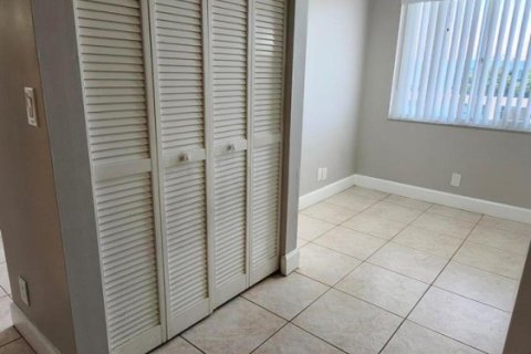 Condo in Lake Worth, Florida, 2 bedrooms  № 2181261 - photo 18