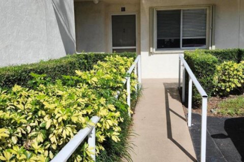 Condo in Lake Worth, Florida, 2 bedrooms  № 2181261 - photo 5