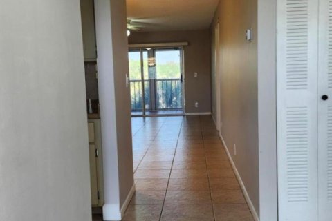 Condo in Lake Worth, Florida, 2 bedrooms  № 2181261 - photo 15