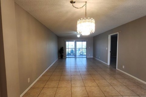 Condo in Lake Worth, Florida, 2 bedrooms  № 2181261 - photo 25