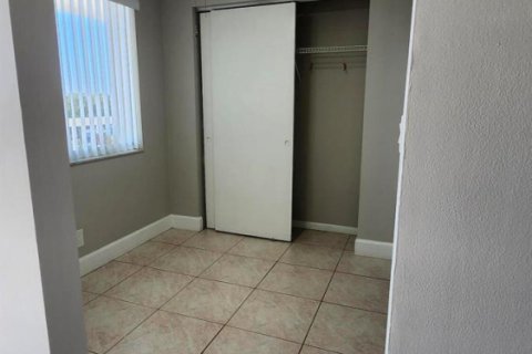 Condo in Lake Worth, Florida, 2 bedrooms  № 2181261 - photo 16