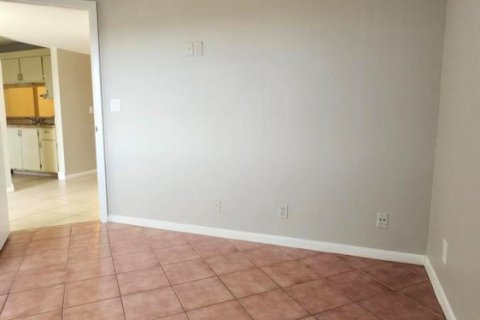 Condo in Lake Worth, Florida, 2 bedrooms  № 2181261 - photo 28