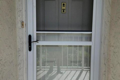 Condo in Lake Worth, Florida, 2 bedrooms  № 2181261 - photo 13