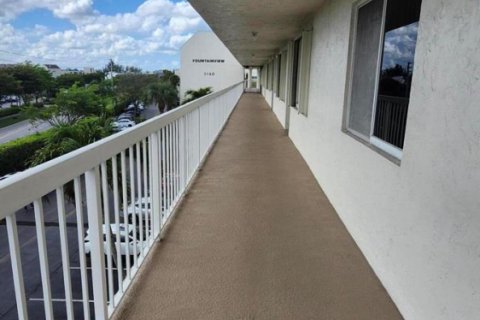 Condo in Lake Worth, Florida, 2 bedrooms  № 2181261 - photo 11