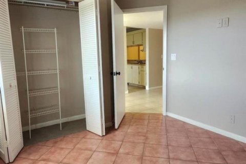 Condo in Lake Worth, Florida, 2 bedrooms  № 2181261 - photo 27