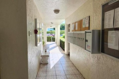 Condo in Lake Worth, Florida, 2 bedrooms  № 2181261 - photo 8