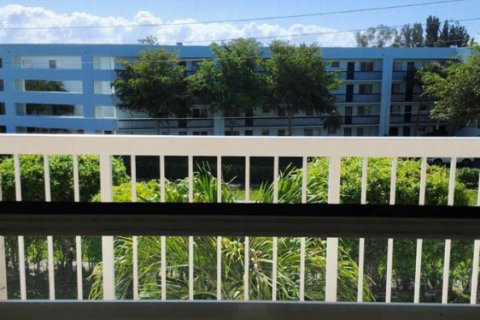 Condo in Lake Worth, Florida, 2 bedrooms  № 2181261 - photo 14