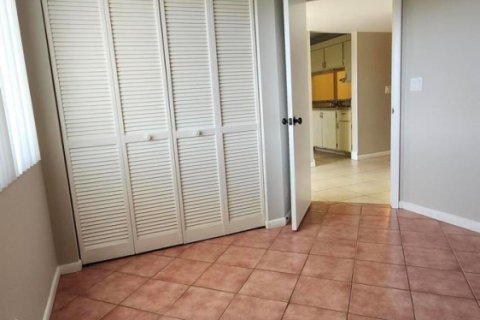 Condo in Lake Worth, Florida, 2 bedrooms  № 2181261 - photo 29