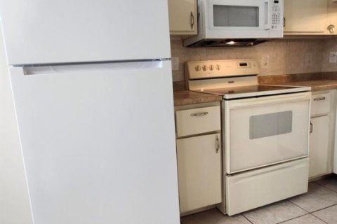 Condo in Lake Worth, Florida, 2 bedrooms  № 2181261 - photo 20