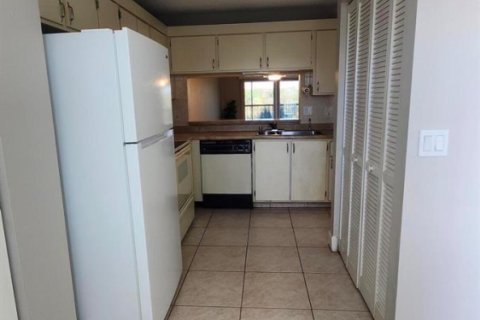 Condo in Lake Worth, Florida, 2 bedrooms  № 2181261 - photo 19