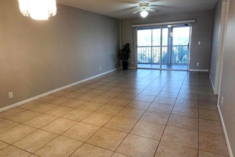Condo in Lake Worth, Florida, 2 bedrooms  № 2181261 - photo 24