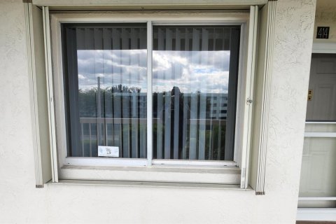 Condo in Lake Worth, Florida, 2 bedrooms  № 2181261 - photo 12