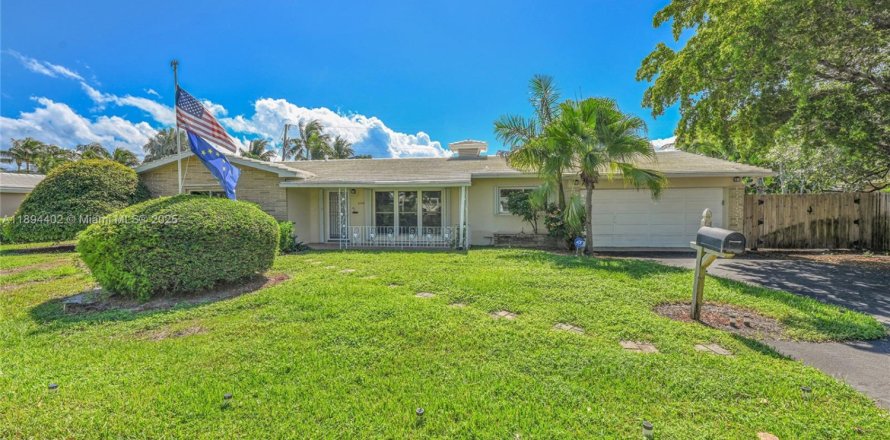 House in Pompano Beach, Florida 2 bedrooms, 158.86 sq.m. № 1948102