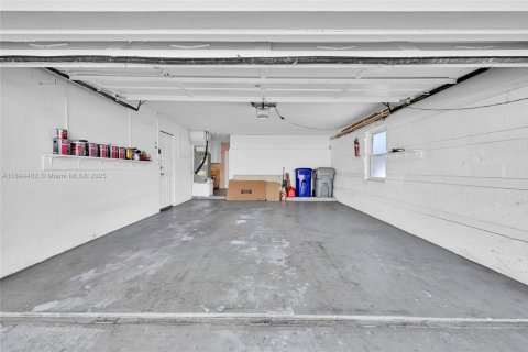 House in Pompano Beach, Florida 2 bedrooms, 158.86 sq.m. № 1948102 - photo 17