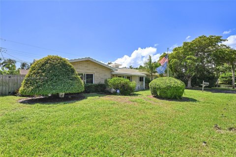 House in Pompano Beach, Florida 2 bedrooms, 158.86 sq.m. № 1948102 - photo 2