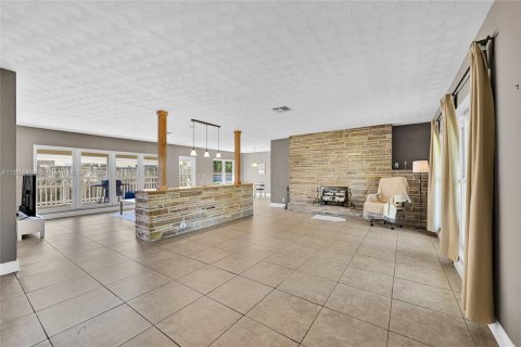 House in Pompano Beach, Florida 2 bedrooms, 158.86 sq.m. № 1948102 - photo 9