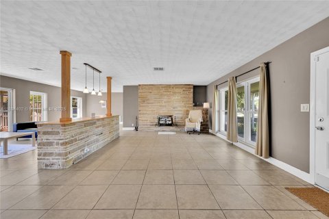 House in Pompano Beach, Florida 2 bedrooms, 158.86 sq.m. № 1948102 - photo 7