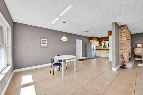 House in Pompano Beach, Florida 2 bedrooms, 158.86 sq.m. № 1948102 - photo 14