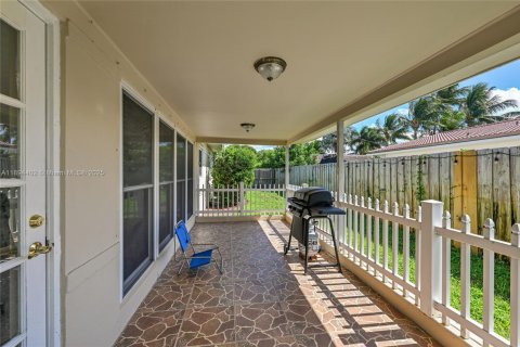 House in Pompano Beach, Florida 2 bedrooms, 158.86 sq.m. № 1948102 - photo 18