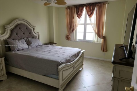Condominio en alquiler en Hollywood, Florida, 2 dormitorios, 115.94 m2 № 1958906 - foto 17
