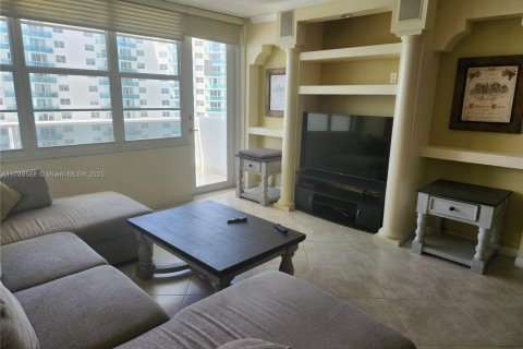 Condominio en alquiler en Hollywood, Florida, 2 dormitorios, 115.94 m2 № 1958906 - foto 5