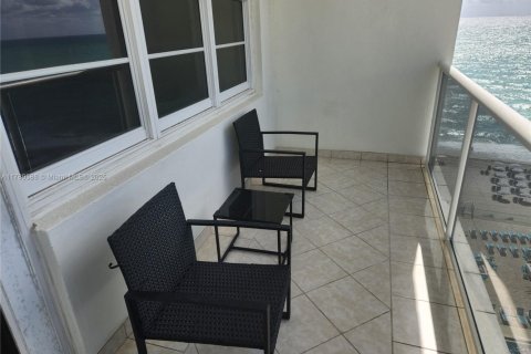 Condominio en alquiler en Hollywood, Florida, 2 dormitorios, 115.94 m2 № 1958906 - foto 21