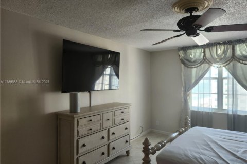 Condominio en alquiler en Hollywood, Florida, 2 dormitorios, 115.94 m2 № 1958906 - foto 11