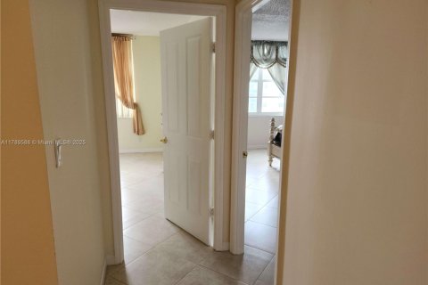 Condominio en alquiler en Hollywood, Florida, 2 dormitorios, 115.94 m2 № 1958906 - foto 8