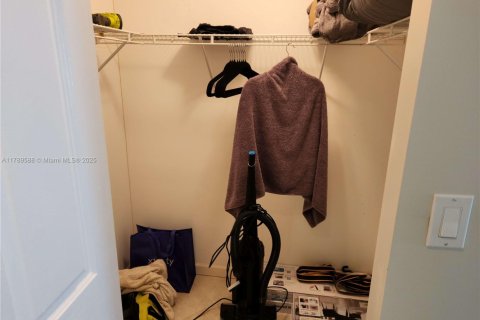 Condominio en alquiler en Hollywood, Florida, 2 dormitorios, 115.94 m2 № 1958906 - foto 13