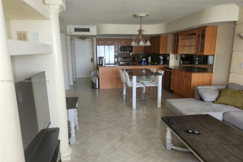 Condominio en alquiler en Hollywood, Florida, 2 dormitorios, 115.94 m2 № 1958906 - foto 2
