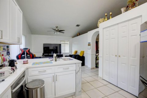 Casa en venta en Pembroke Pines, Florida, 3 dormitorios, 170.75 m2 № 2184813 - foto 5