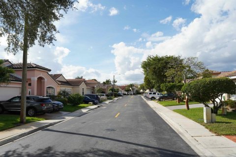 Casa en venta en Pembroke Pines, Florida, 3 dormitorios, 170.75 m2 № 2184813 - foto 16