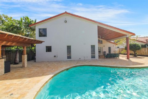 House in Miami, Florida 6 bedrooms, 264.86 sq.m. № 1775282 - photo 10