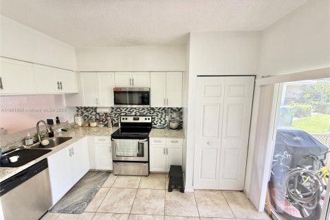 Touwnhouse à louer à Weston, Floride: 2 chambres, 103.12 m2 № 1890465 - photo 17