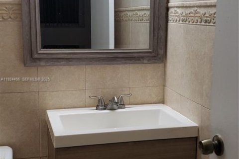 Copropriété à louer à Hallandale Beach, Floride: 2 chambres, 87.33 m2 № 1982760 - photo 13