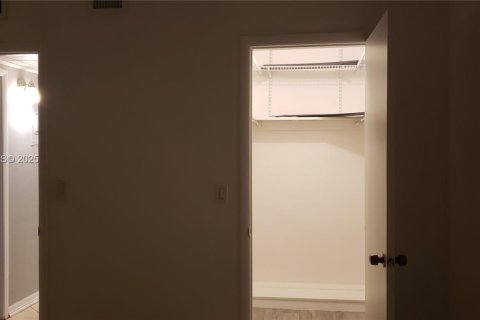 Copropriété à louer à Hallandale Beach, Floride: 2 chambres, 87.33 m2 № 1982760 - photo 15