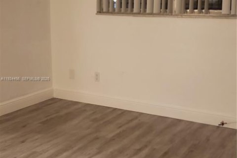 Copropriété à louer à Hallandale Beach, Floride: 2 chambres, 87.33 m2 № 1982760 - photo 14