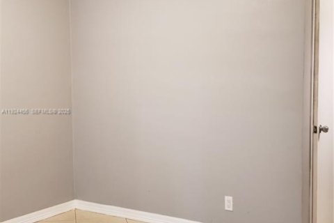 Copropriété à louer à Hallandale Beach, Floride: 2 chambres, 87.33 m2 № 1982760 - photo 6