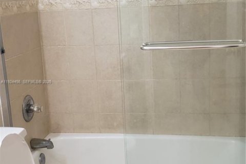 Copropriété à louer à Hallandale Beach, Floride: 2 chambres, 87.33 m2 № 1982760 - photo 8